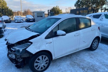 1.5 VVT-i Hybrid 2015r/ lift